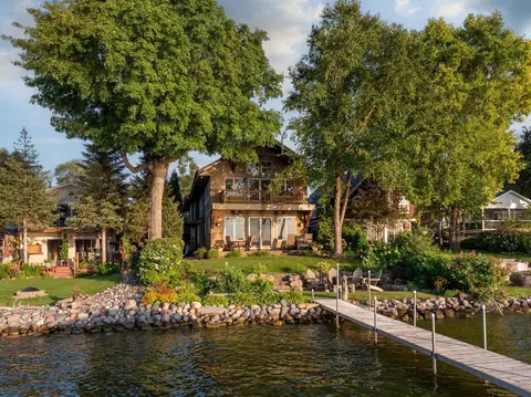 2029 Arbor Ln, Mound, MN 55364