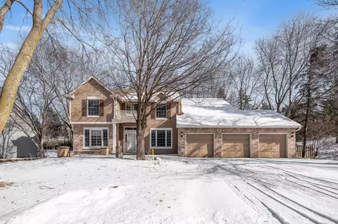 8933 Sutton Dr, Eden Prairie, MN 55347