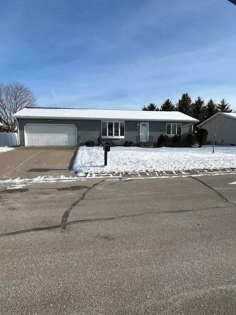 1037 W Dwelle St, Lake City, MN 55041