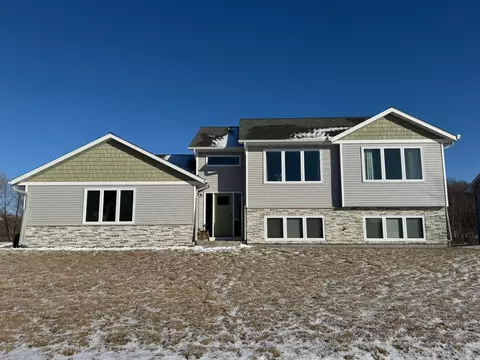 107 Falcon Ct, Eagle Lake, MN 56024