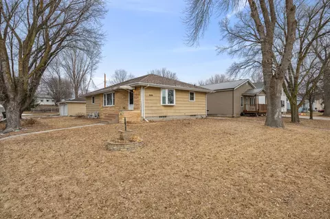 210 8th St, Gaylord, MN 55334