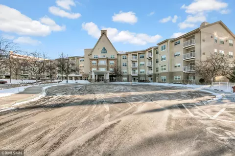 5650 Boone Ave N #211, New Hope, MN 55428