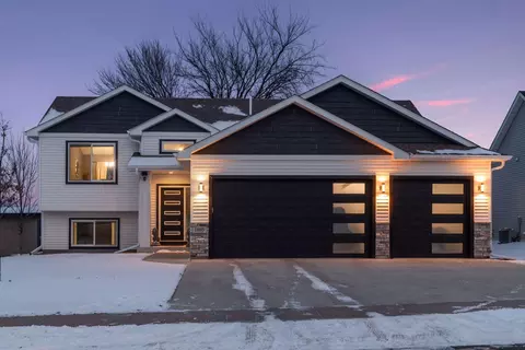 1885 Lusitano St, Shakopee, MN 55379