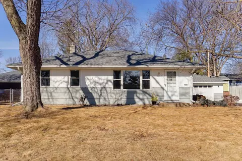2333 Shoshone Rd, North Saint Paul, MN 55109
