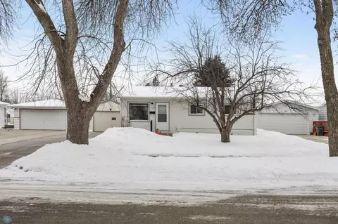 1107 19th St N, Moorhead, MN 56560