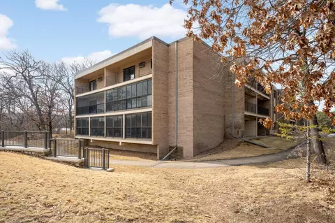 5607 Green Circle Dr #223, Minnetonka, MN 55343