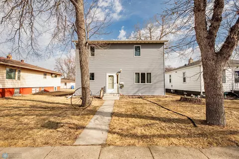 1537 9th St N, Fargo, ND 58102