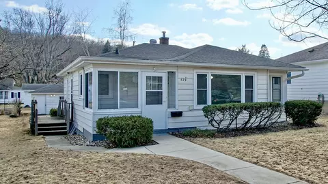 529 Hawthorn St, Red Wing, MN 55066