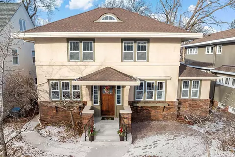 2247 Riverwood Pl, Saint Paul, MN 55104