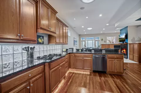 17539 Hackberry Ct, Eden Prairie, MN 55347