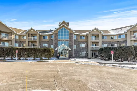 1321 Lake Dr W #331, Chanhassen, MN 55317