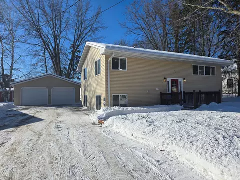 204 2nd St NW, Hinckley, MN 55037