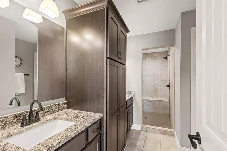 Bath - 3015 224th St W, Farmington, MN 55024 photo 2 of 5