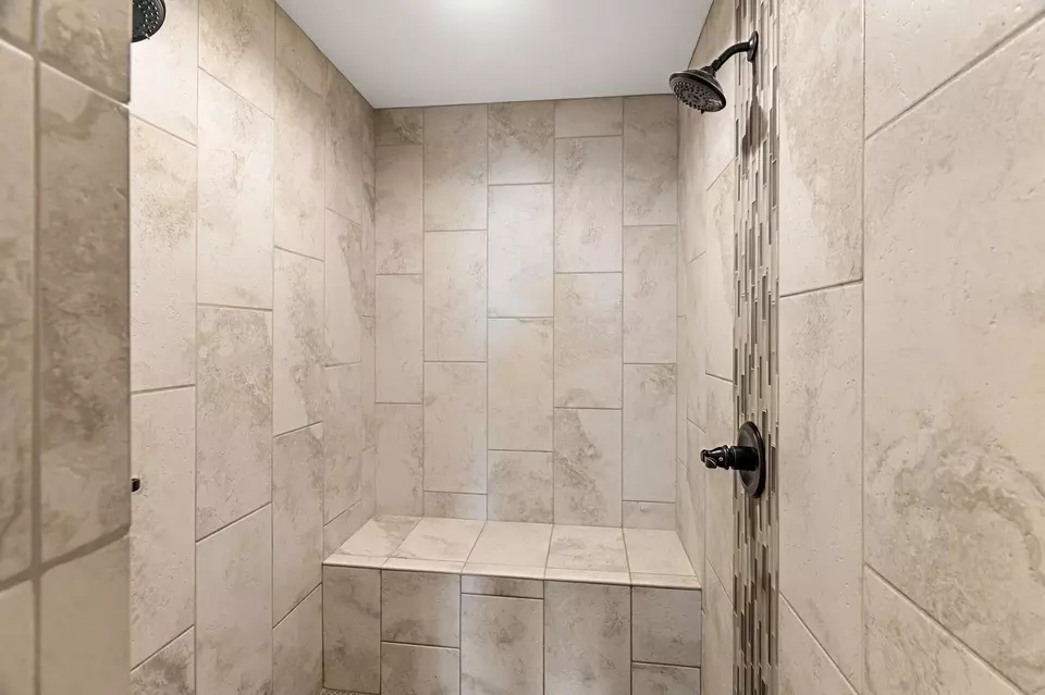 Bath - 3015 224th St W, Farmington, MN 55024 photo 3 of 5