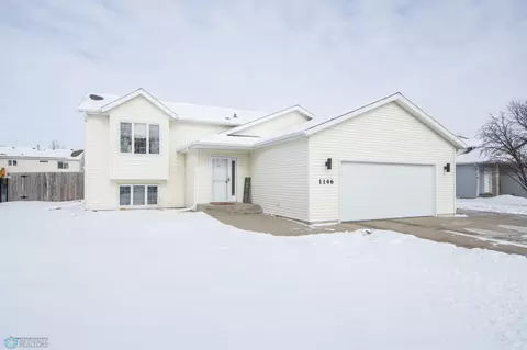 1146 9th Ave W, West Fargo, ND 58078