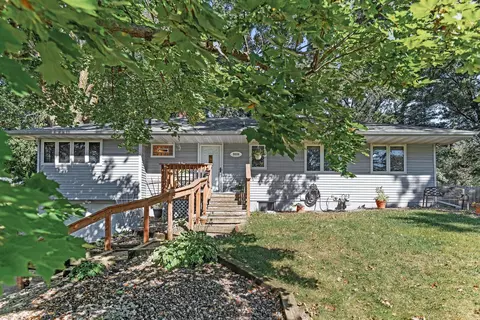 5038 Holiday Rd, Minnetonka, MN 55345