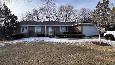 1042 Whitney Dr, Apple Valley, MN 55124