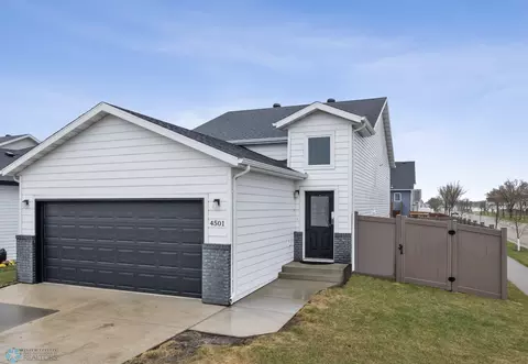 4501 17th St S, Moorhead, MN 56560