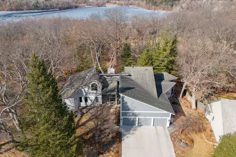 135 Red Oaks Dr, Vadnais Heights, MN 55127