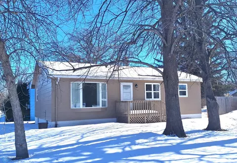 309 River St, Cavalier, ND 58220
