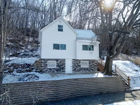 129 S 6th St, Mankato, MN 56001