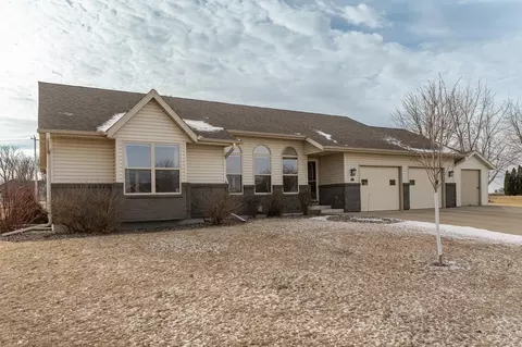 926 Nancy Ct SW, Eyota, MN 55934