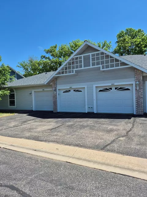 1902 Tiffany Cove Ln SW, Rochester, MN 55902
