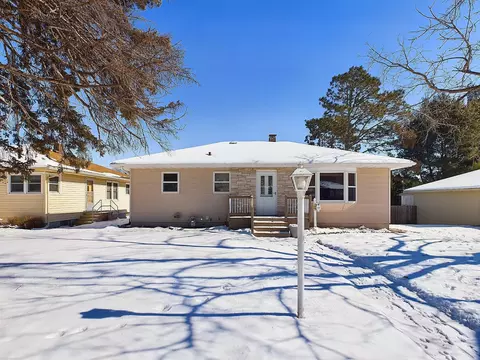 337 3rd St S, Bayport, MN 55003