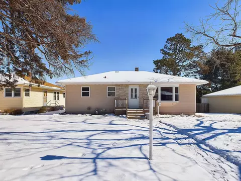 337 3rd St S, Bayport, MN 55003