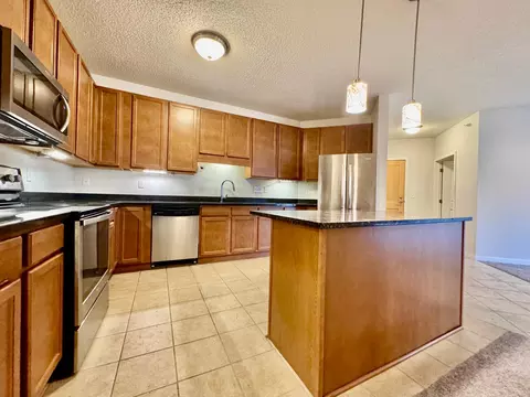 619 8th St SE #212, Minneapolis, MN 55414