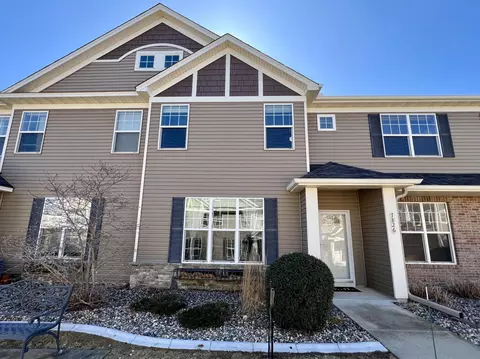 7826 Madelyn Creek Dr, Victoria, MN 55386