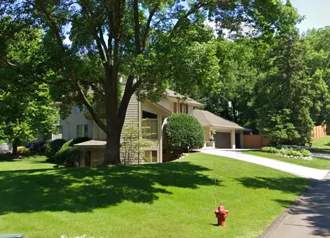 12100 Hilloway Rd W, Minnetonka, MN 55305