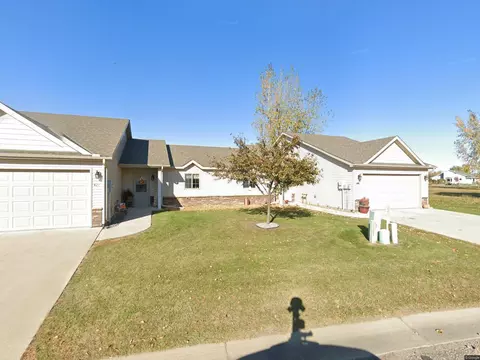 619 Cottonwood Ave, Litchfield, MN 55355