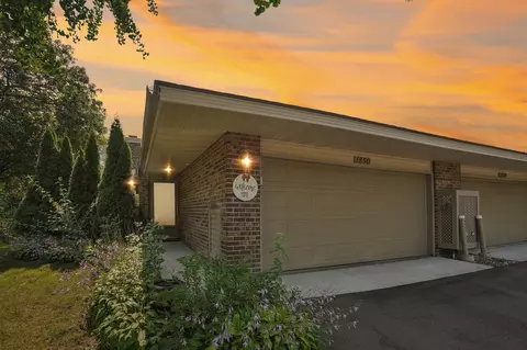 1850 Glacier Ln N, Plymouth, MN 55447