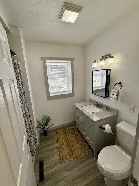 Bath - 620 E Fairview Ave, Olivia, MN 56277 photo 1 of 1