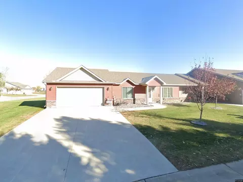 633 Cottonwood Ave, Litchfield, MN 55355