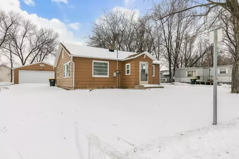 124 4th Ave, Spicer, MN 56288