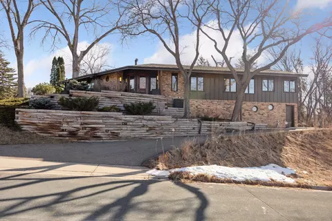 3936 Rolling Hills Rd, Arden Hills, MN 55112