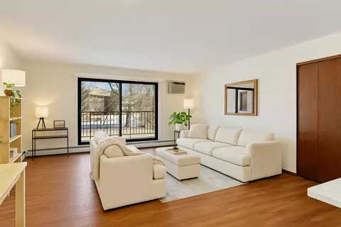 10451 Greenbrier Rd #118, Minnetonka, MN 55305