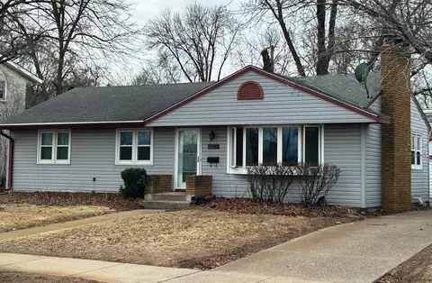 1023 Charlton St, West Saint Paul, MN 55118