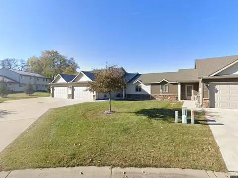 631 Cottonwood Ave #B, Litchfield, MN 55355