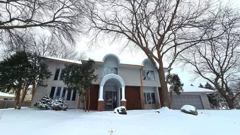 10415 28th Ave N, Plymouth, MN 55441