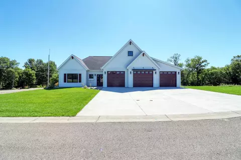 102 Altavista Dr, Detroit Lakes, MN 56501