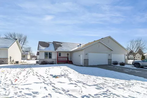 605 Butler Dr, Belle Plaine, MN 56011