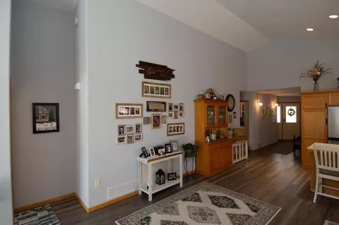 Entry Way - 8191 Hinckley Ct, Baxter, MN 56425 photo 2 of 7