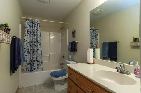Bath - 8191 Hinckley Ct, Baxter, MN 56425 photo 7 of 7