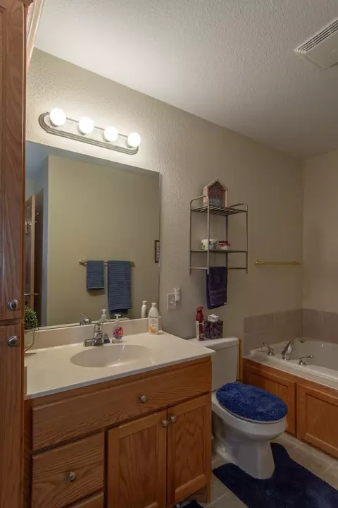 Bath - 8191 Hinckley Ct, Baxter, MN 56425 photo 4 of 7