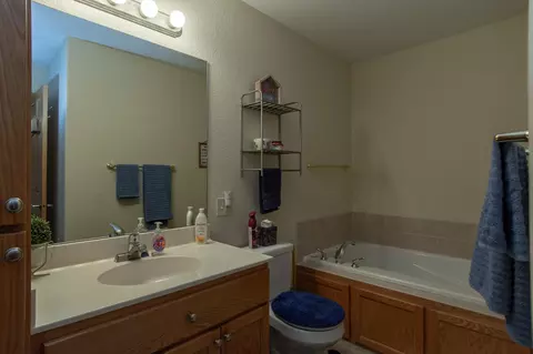 Bath - 8191 Hinckley Ct, Baxter, MN 56425 photo 3 of 7