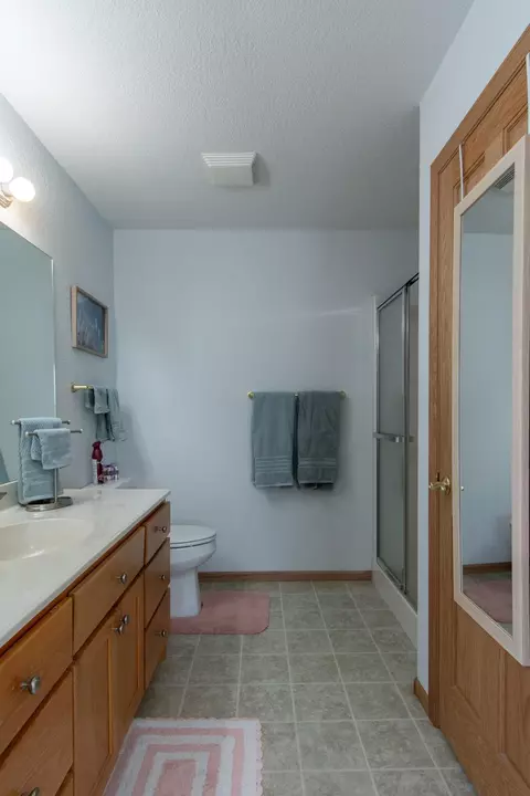 Bath - 8191 Hinckley Ct, Baxter, MN 56425 photo 2 of 7