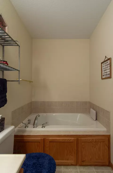 Bath - 8191 Hinckley Ct, Baxter, MN 56425 photo 6 of 7